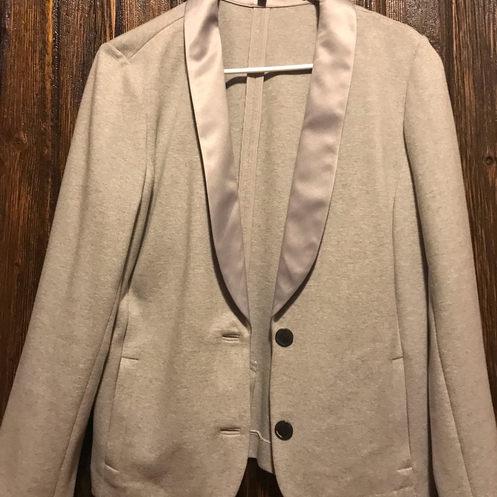 GAP gray blazer...whaaat? So cute!!!